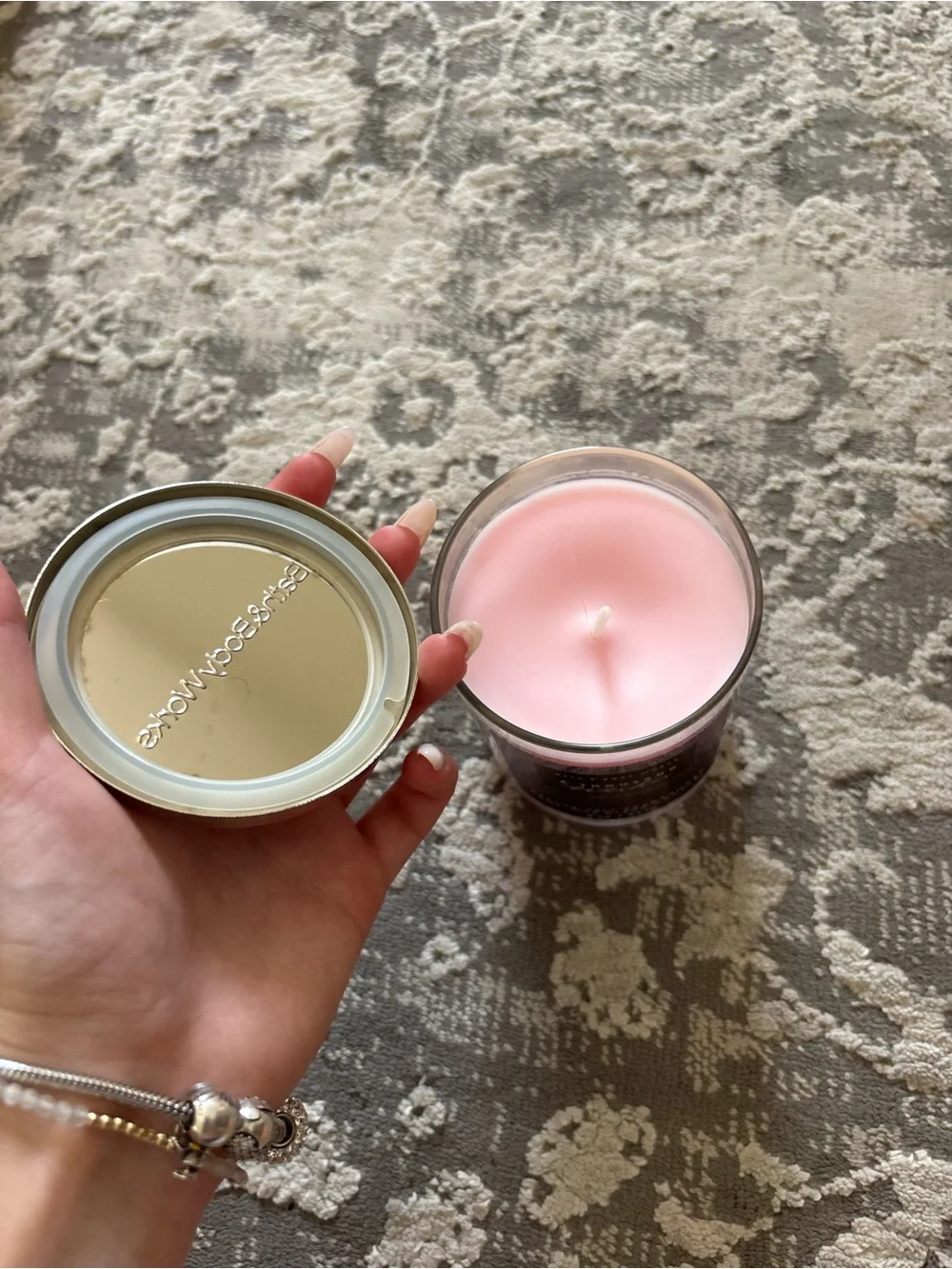 Bath and body works candle - Picture 2 of 2